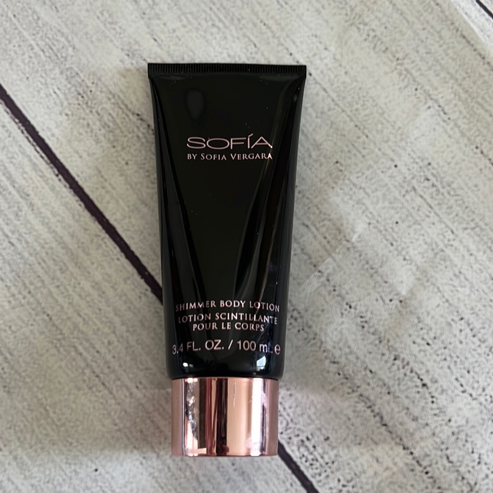 Sofia shimmer body lotion